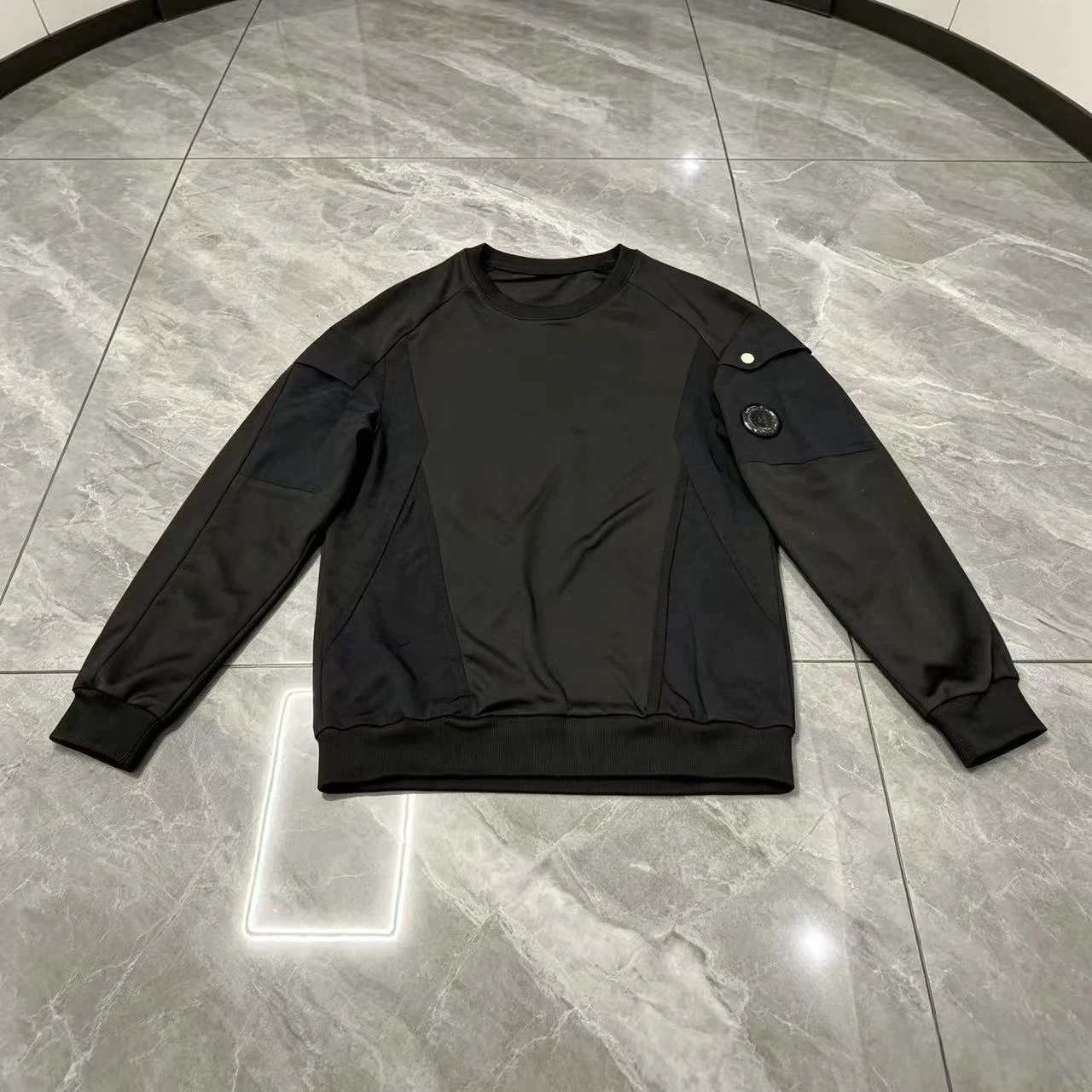 Men's contrasting color spliced sweatshirt, sports and casual large pocket long sleeved sweatshirt, round neck pullover top