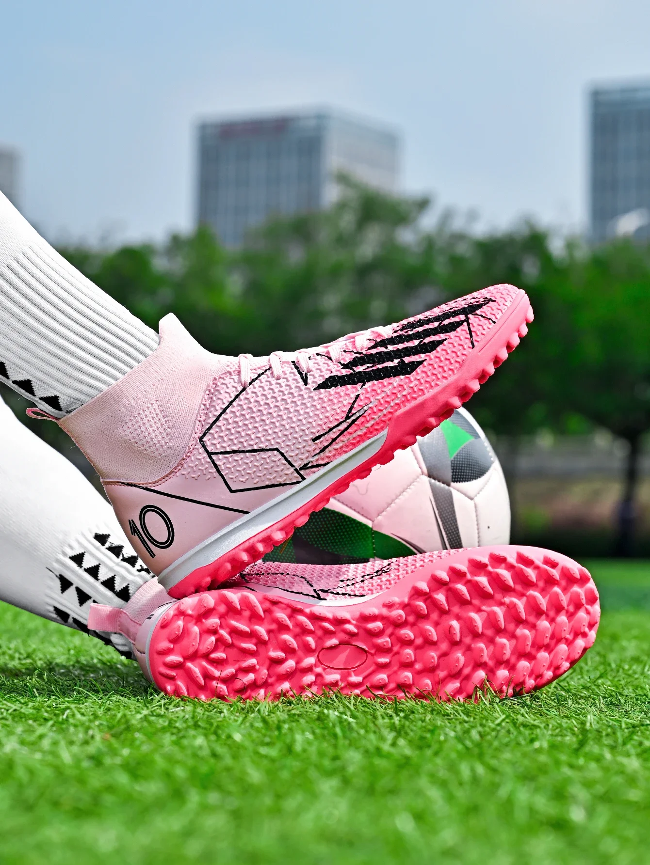 Men New Professional Soccer Shoes Original Resistant Casual Field Male Ultralight Football Boots Non Slip Fast Football Shoes