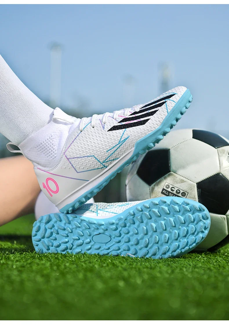 Men New Professional Soccer Shoes Original Resistant Casual Field Male Ultralight Football Boots Non Slip Fast Football Shoes