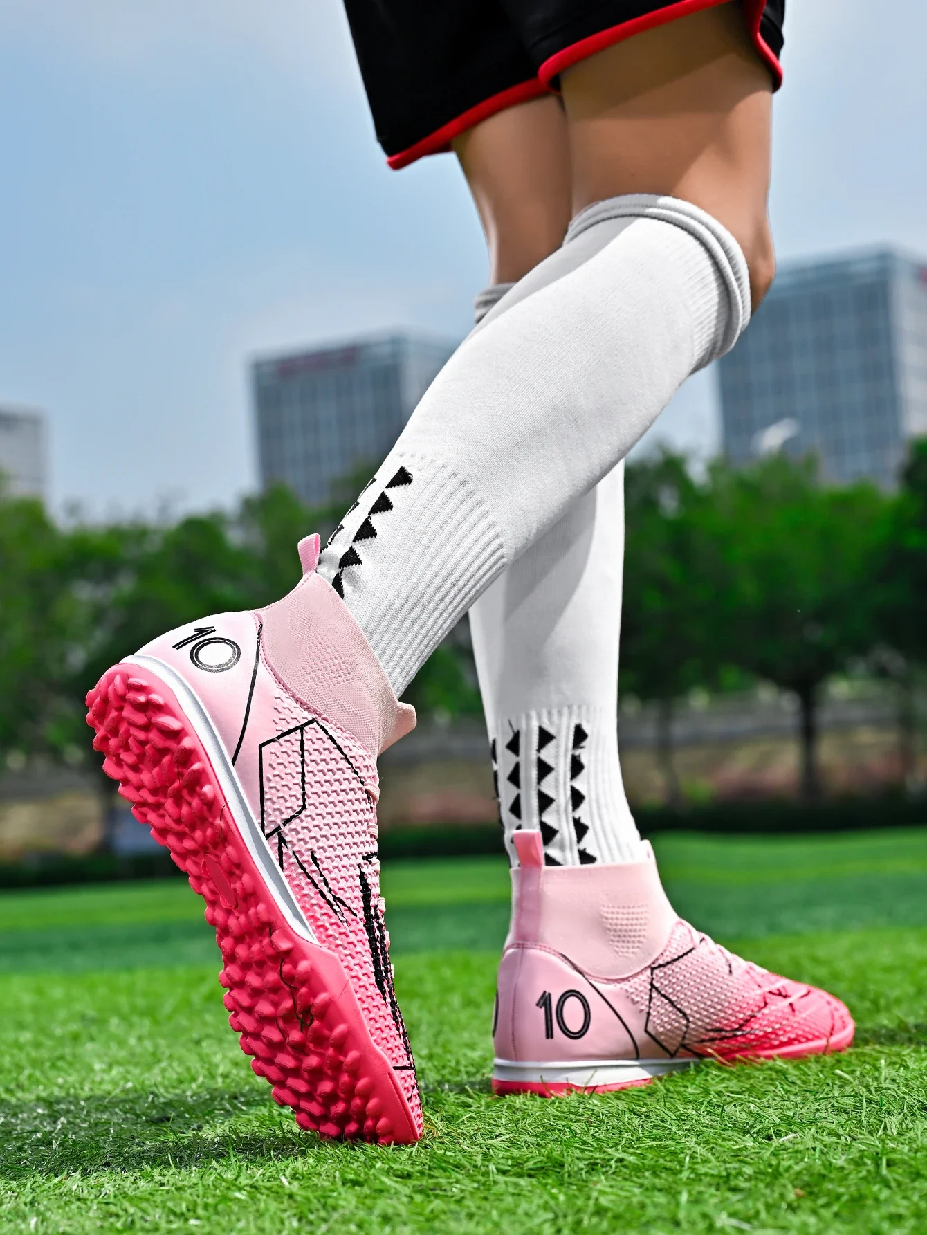Men New Professional Soccer Shoes Original Resistant Casual Field Male Ultralight Football Boots Non Slip Fast Football Shoes