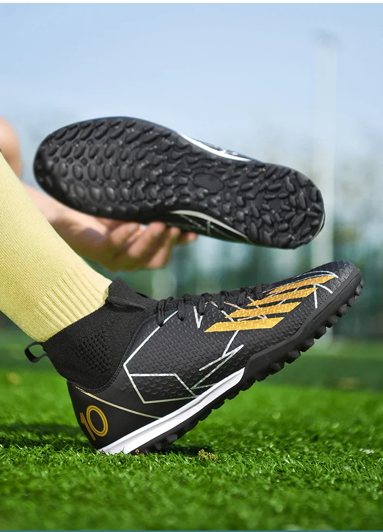 Men New Professional Soccer Shoes Original Resistant Casual Field Male Ultralight Football Boots Non Slip Fast Football Shoes