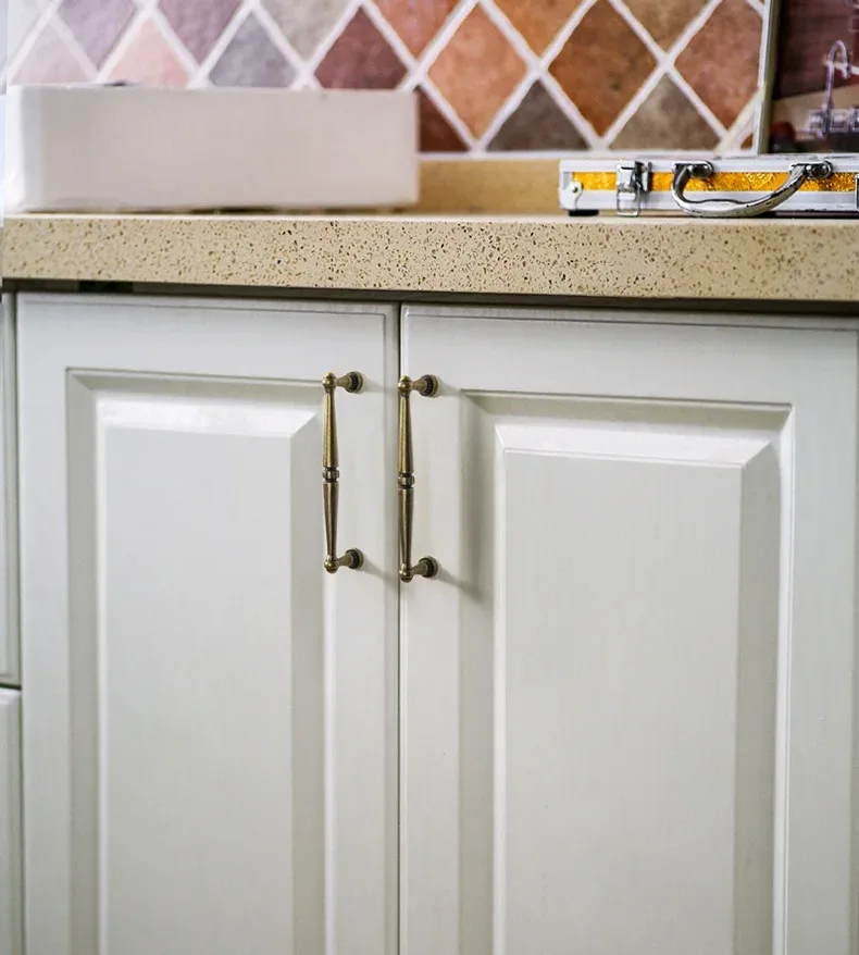 American Style Traditional Vintage Antique Brass Cabinet Handles Kitchen Cupboard Pulls Drawer Knobs for Furniture Hardware