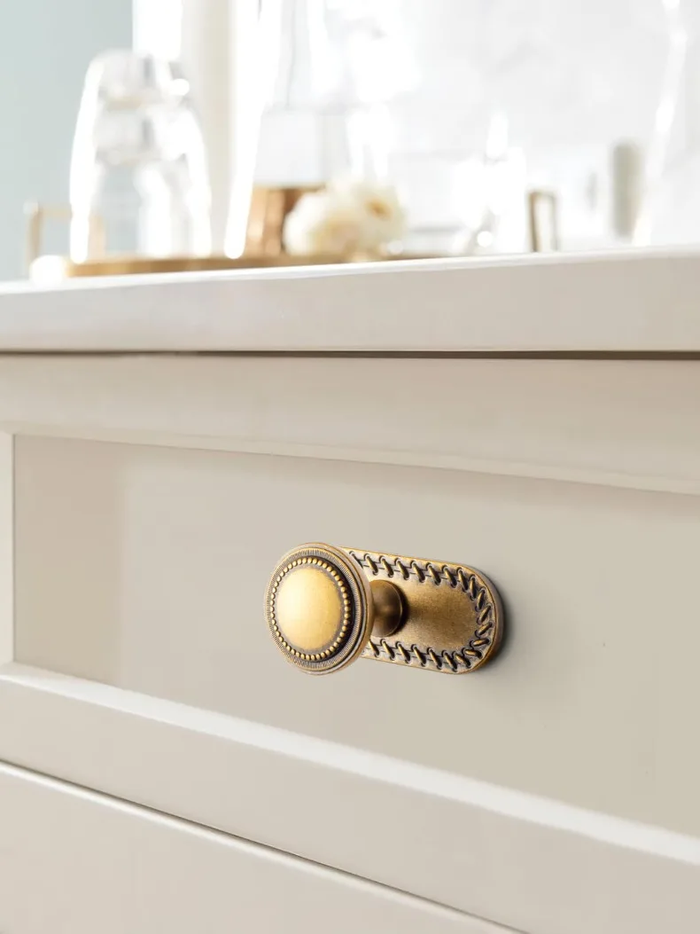 Traditional Vintage Antique Yellow Bronze Cabinet Handles Kitchen Cupboard Pulls Drawer Knobs Kitchen door handles and knobs