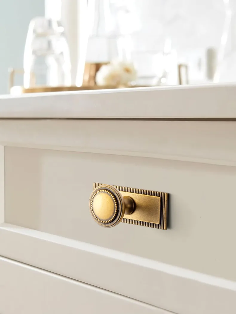 Traditional Vintage Antique Yellow Bronze Cabinet Handles Kitchen Cupboard Pulls Drawer Knobs Kitchen door handles and knobs