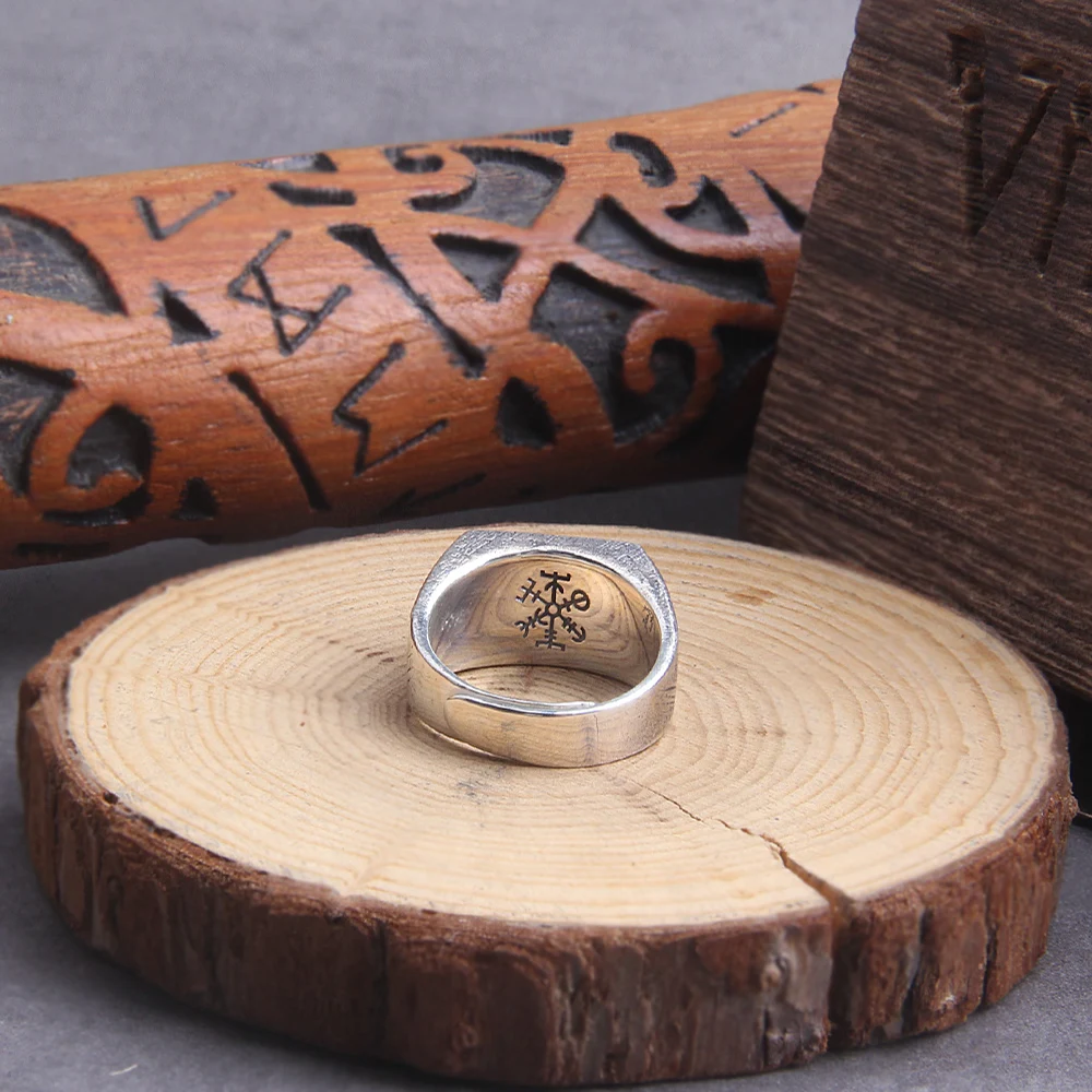 925 sterling silver Thor’s Hammer Mjölnir and vegvisir ring as gift with vintage wood viking box