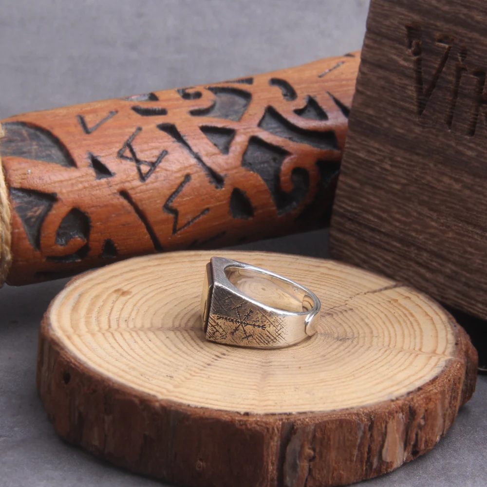 925 sterling silver Thor’s Hammer Mjölnir and vegvisir ring as gift with vintage wood viking box