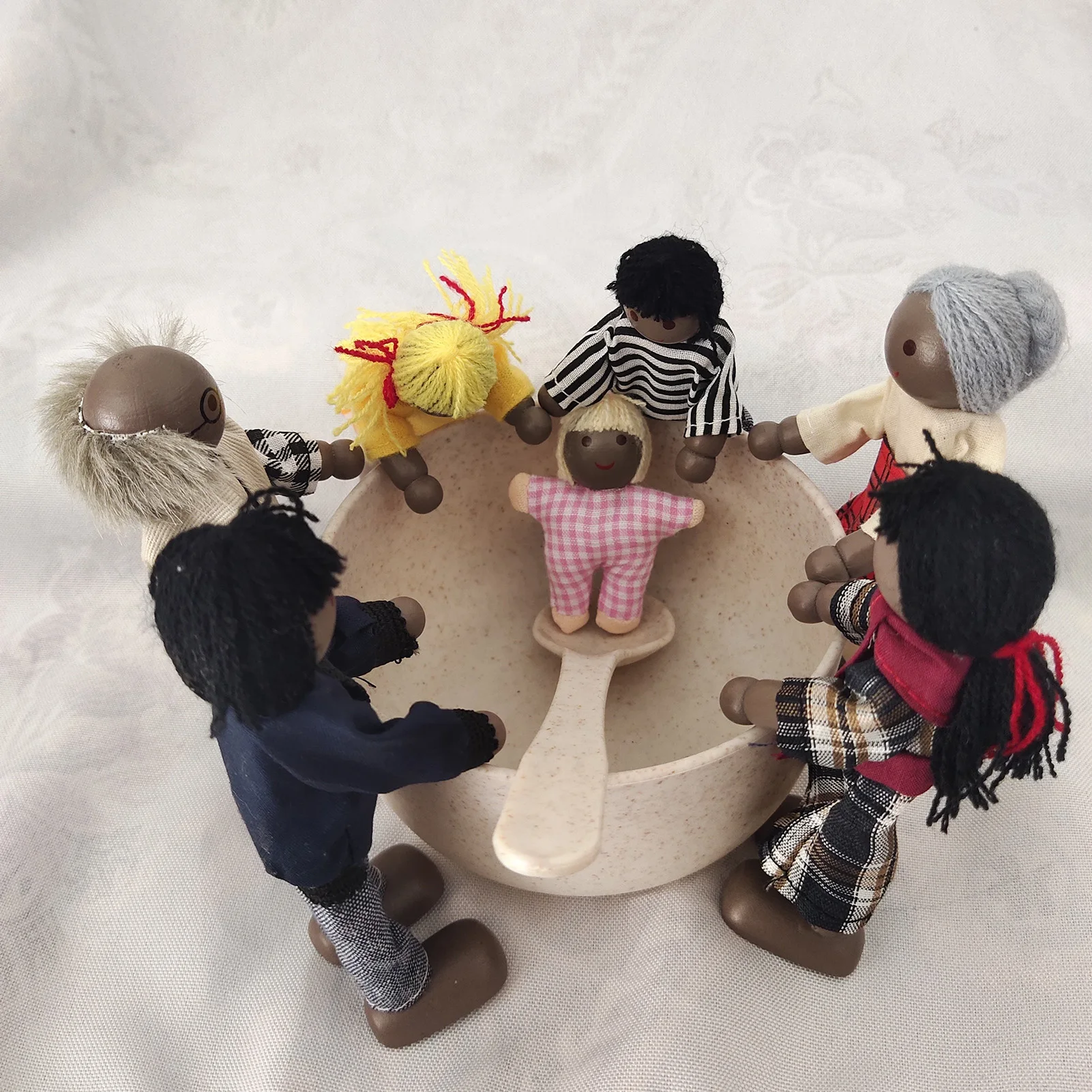 1 Set Wooden Doll African Family People Wood Puppets Dolls Kid Pretand Play Toys Eye-Hand Coordination Infantis Play Toy
