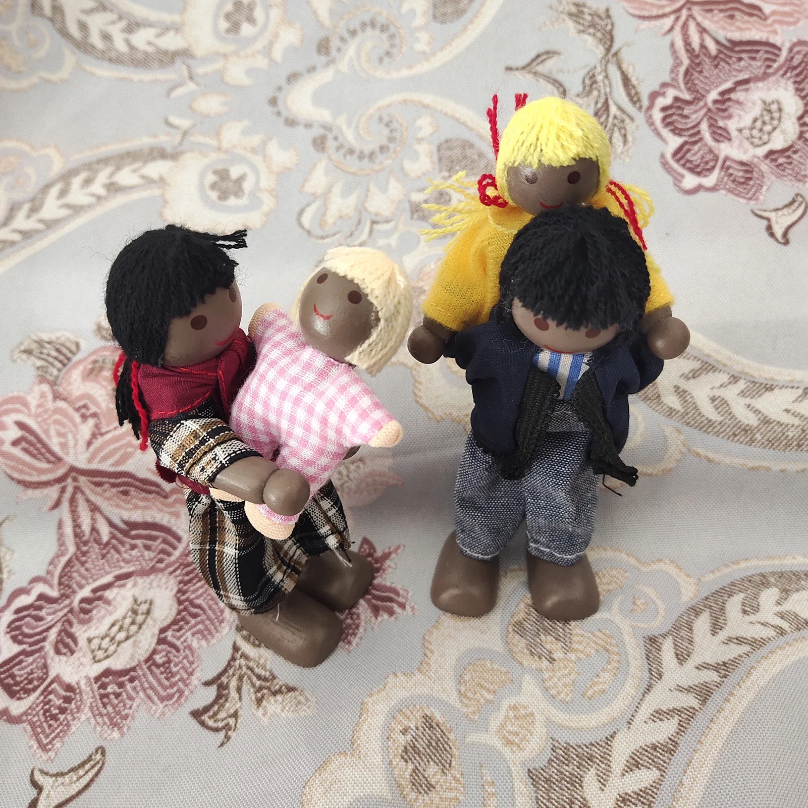 1 Set Wooden Doll African Family People Wood Puppets Dolls Kid Pretand Play Toys Eye-Hand Coordination Infantis Play Toy