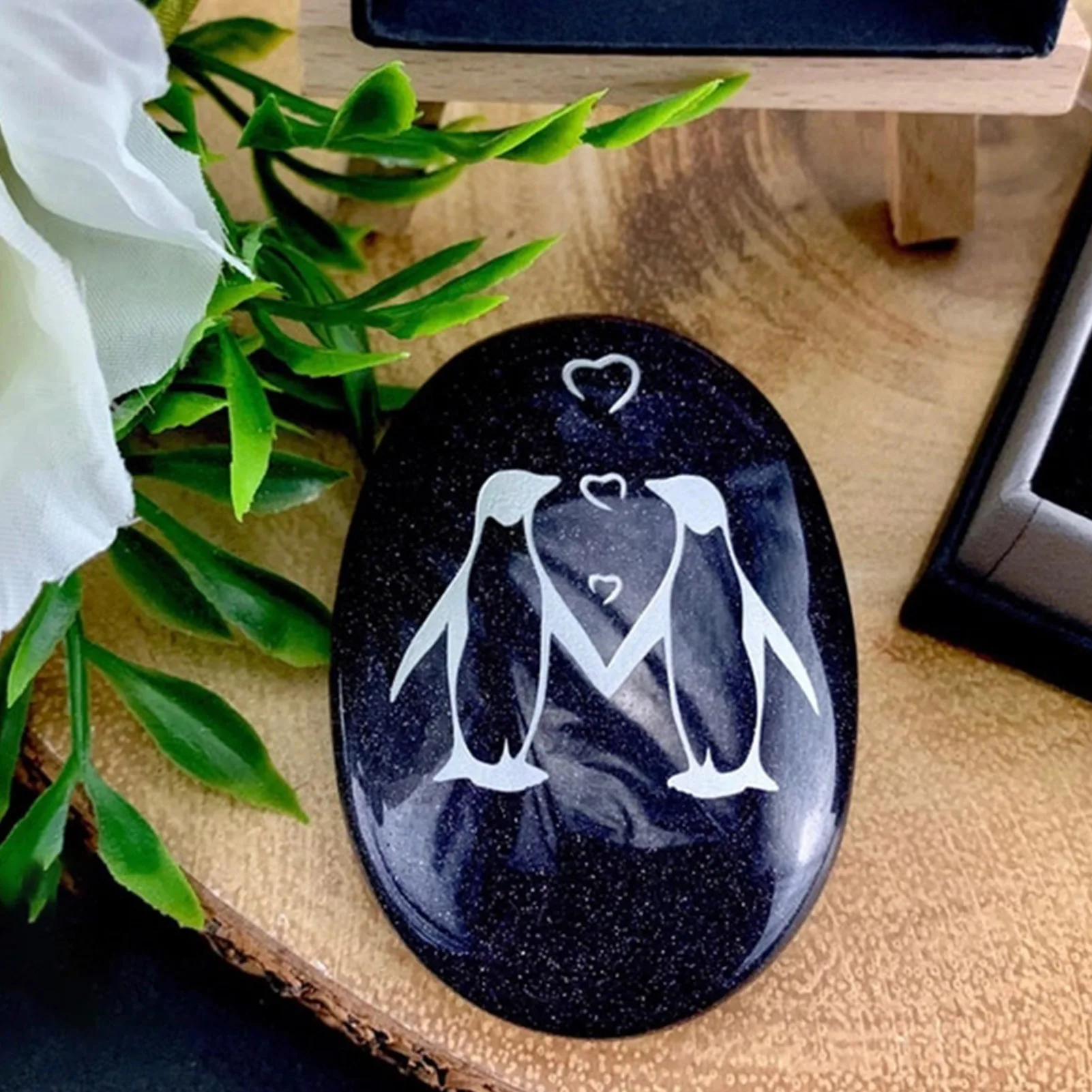 Pocket Penguin Hug Decorations Engraved Mini Keepsake Pebble Orname For Birthday Party Favor Home Decoration Accessories