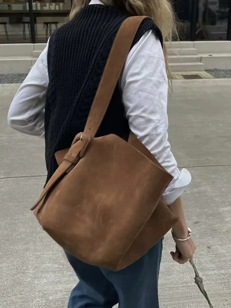 2026 New Retro Bag Brown Large Capacity Shoulder Bag, Underarm Bag, Crossbody Bag Fashion and Leisure Daily Commuter Women's Bag