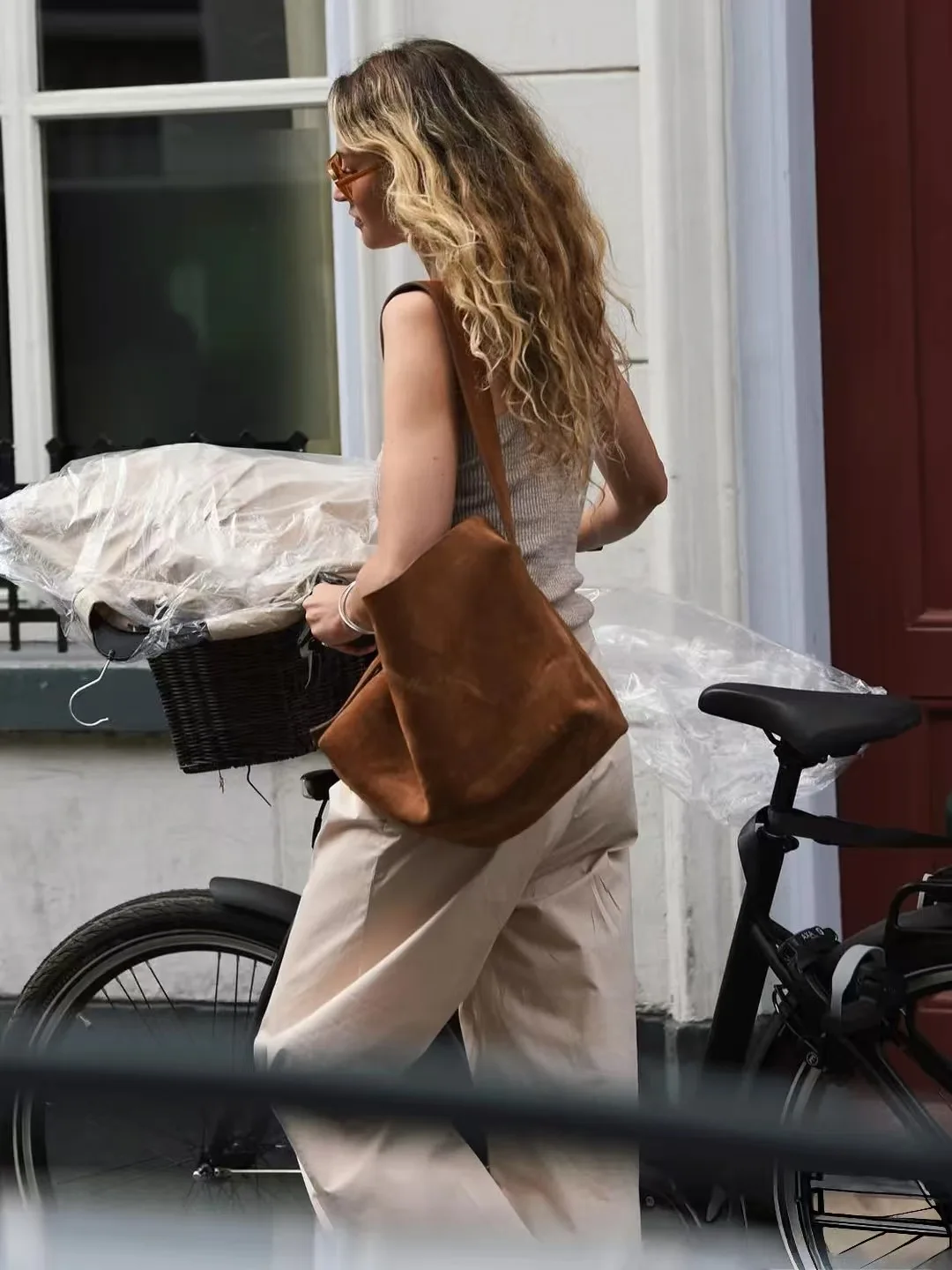 2026 New Retro Bag Brown Large Capacity Shoulder Bag, Underarm Bag, Crossbody Bag Fashion and Leisure Daily Commuter Women's Bag