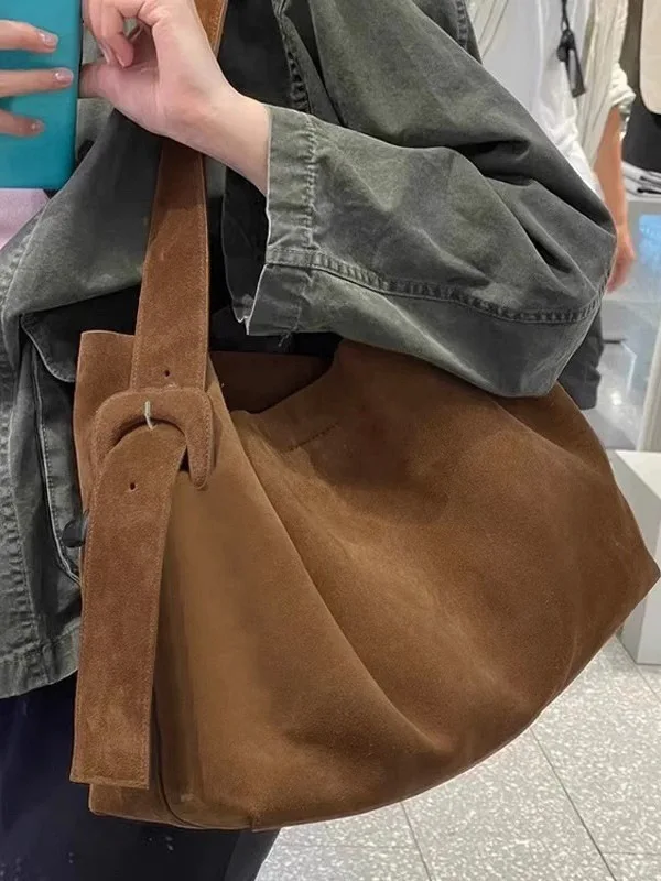 2026 New Retro Bag Brown Large Capacity Shoulder Bag, Underarm Bag, Crossbody Bag Fashion and Leisure Daily Commuter Women's Bag