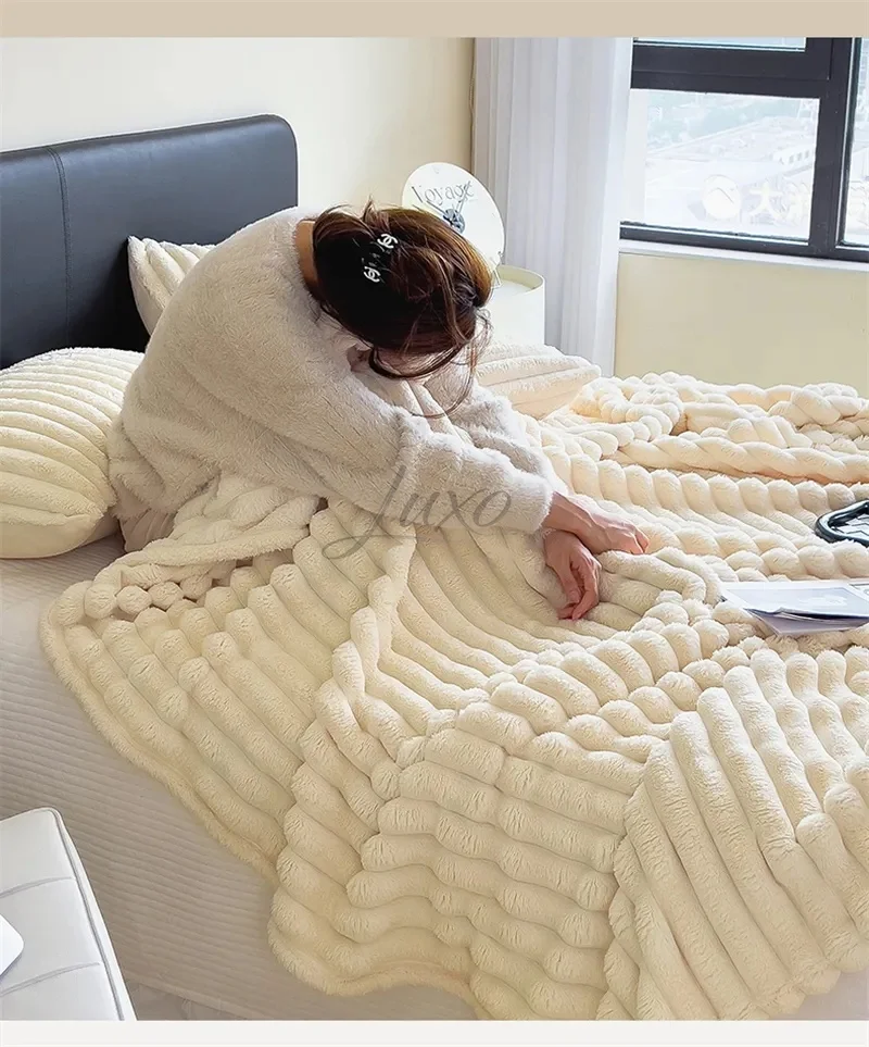 Imitation Rabbit Velvet Autumn Bed Blanket or Blanket and Pillowcase Soft Warmth Winter Sofa Blankets for Throw Lap Blanket Nap