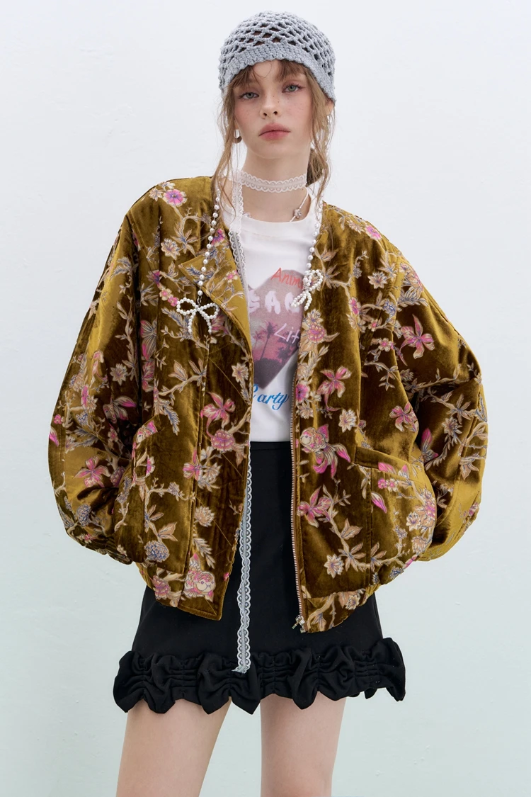 ELFSACK 2025 Gold Velvet Jacket Women's Winter Short Coat, Embroidered Goldfish Chinese Style Vintage Loose Padded Jacket