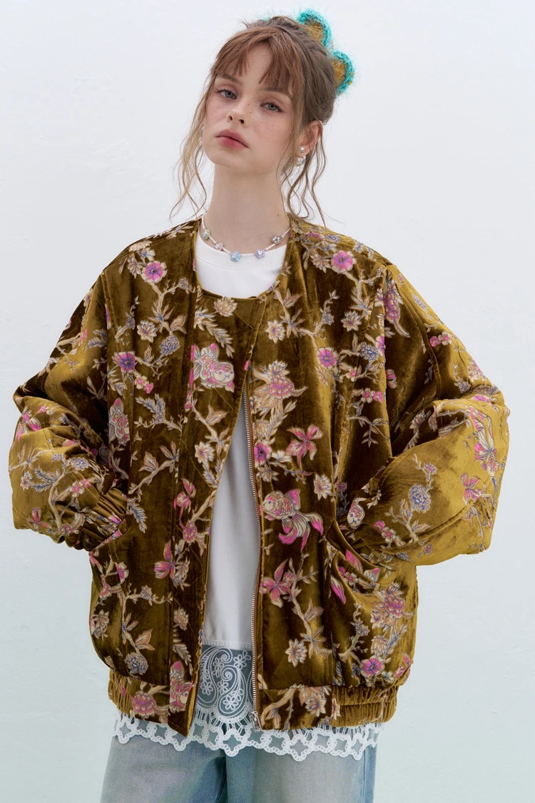 ELFSACK 2025 Gold Velvet Jacket Women's Winter Short Coat, Embroidered Goldfish Chinese Style Vintage Loose Padded Jacket