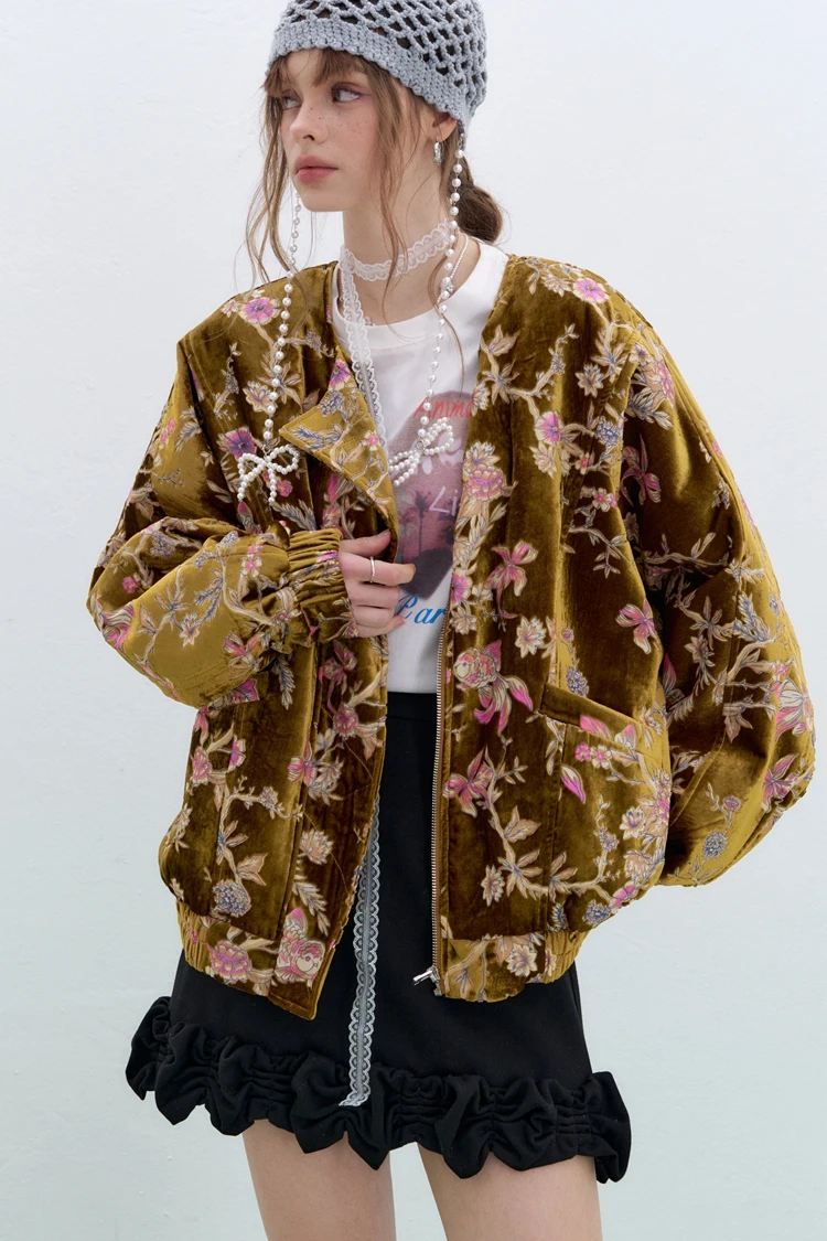 ELFSACK 2025 Gold Velvet Jacket Women's Winter Short Coat, Embroidered Goldfish Chinese Style Vintage Loose Padded Jacket