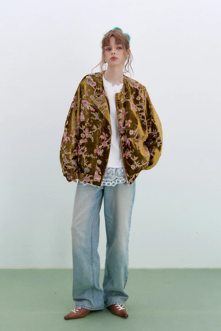 ELFSACK 2025 Gold Velvet Jacket Women's Winter Short Coat, Embroidered Goldfish Chinese Style Vintage Loose Padded Jacket