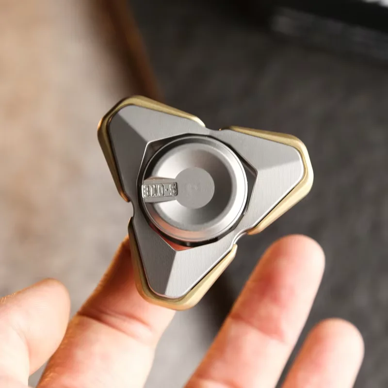 Suàn QS Magnetic Open-Armor Fidget Spinner Metal Stress Relief Toy for Adults | Magnetic Rotating Top Desktop Decompression Toy