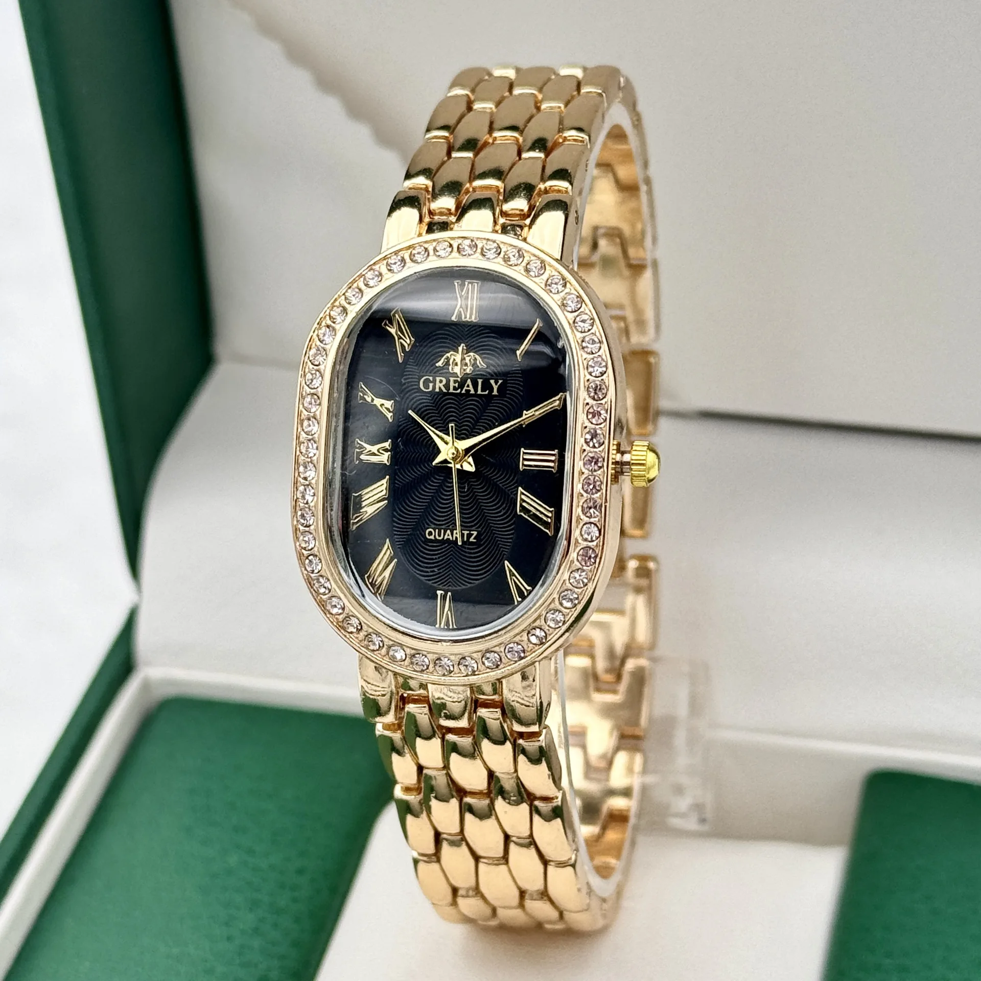 Ladies' Watches Fashionable Luxury Wrist Watch Diamond Encrusted Oval Roman Numeral Dial Quartz Watch Women's Clock