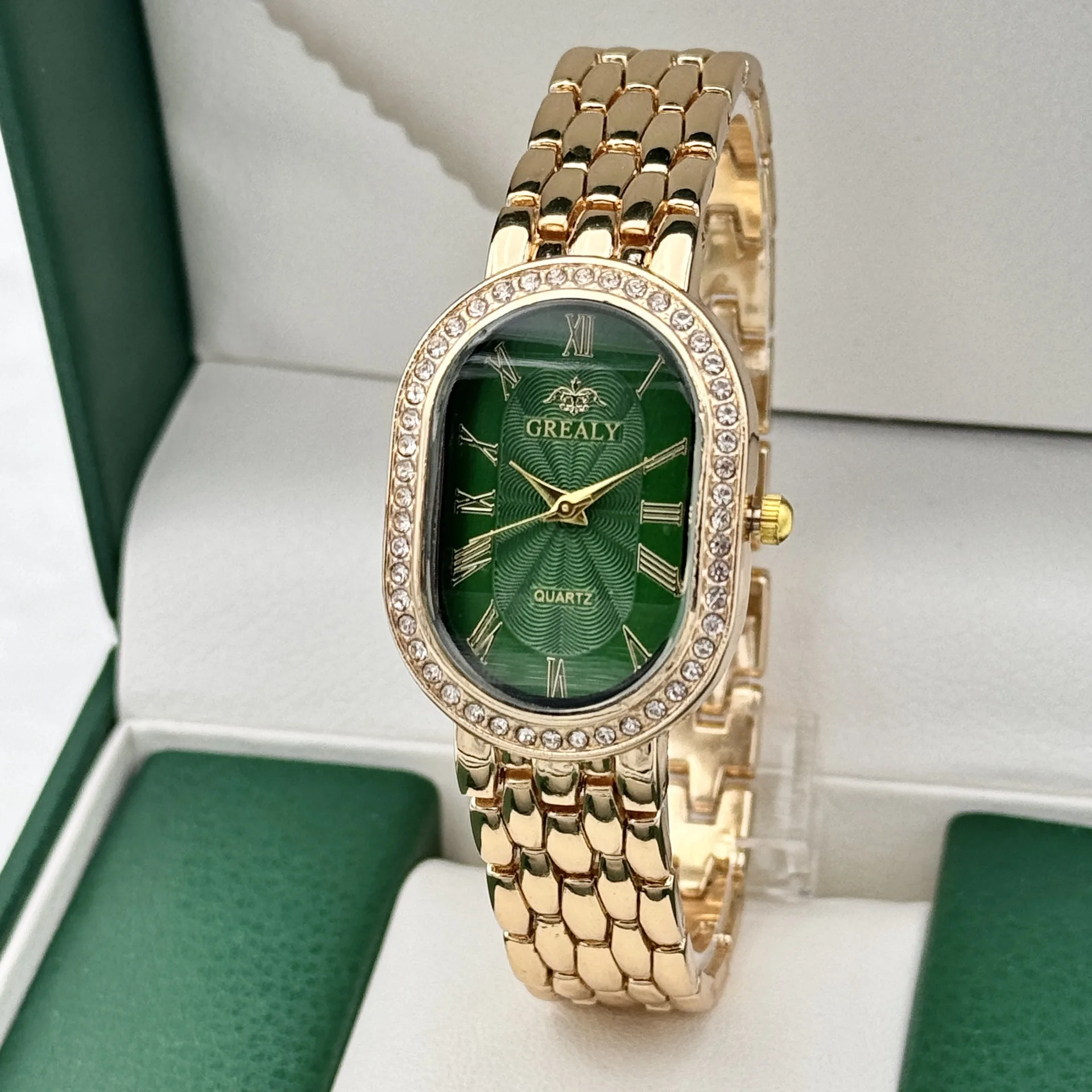 Ladies' Watches Fashionable Luxury Wrist Watch Diamond Encrusted Oval Roman Numeral Dial Quartz Watch Women's Clock