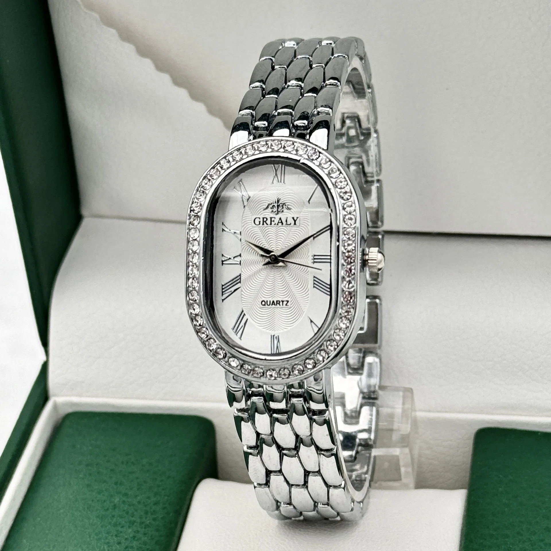 Ladies' Watches Fashionable Luxury Wrist Watch Diamond Encrusted Oval Roman Numeral Dial Quartz Watch Women's Clock