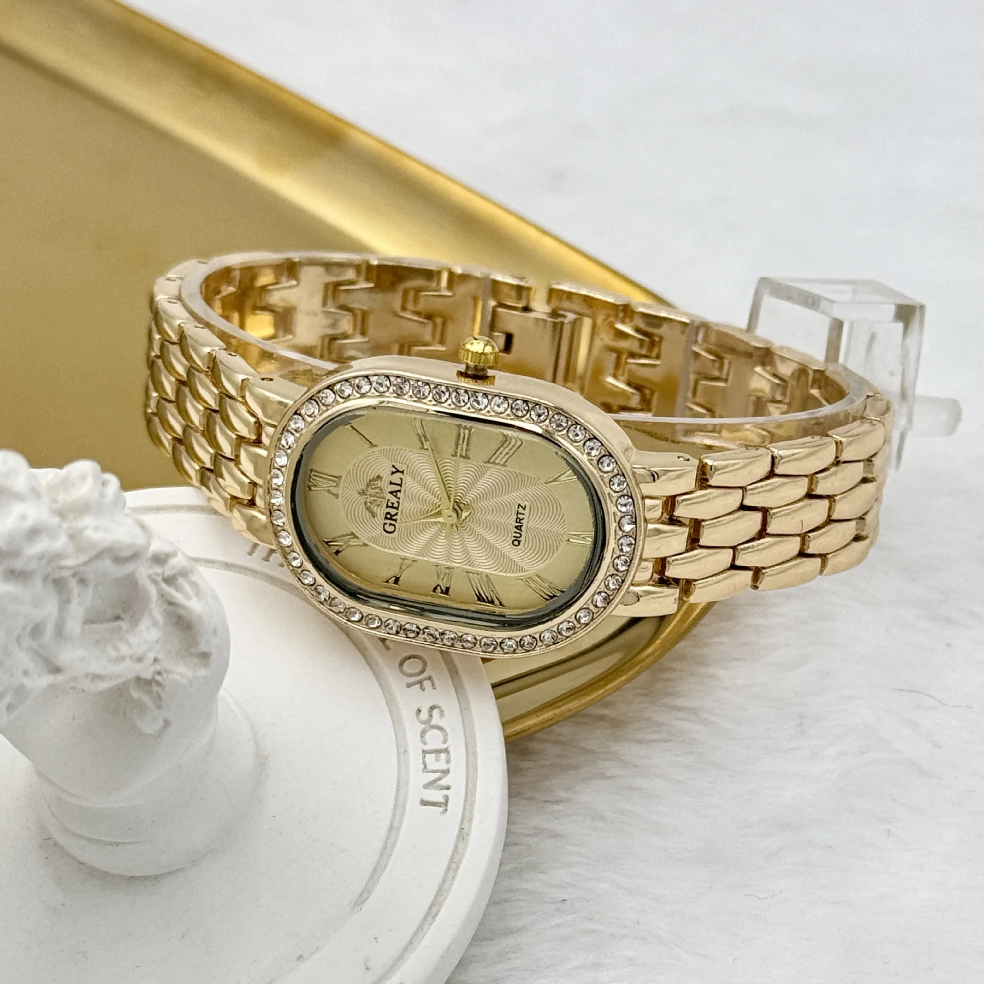 Ladies' Watches Fashionable Luxury Wrist Watch Diamond Encrusted Oval Roman Numeral Dial Quartz Watch Women's Clock