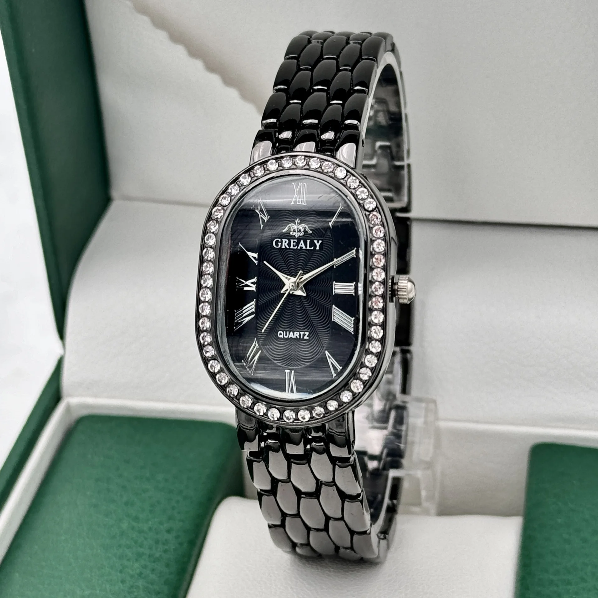 Ladies' Watches Fashionable Luxury Wrist Watch Diamond Encrusted Oval Roman Numeral Dial Quartz Watch Women's Clock