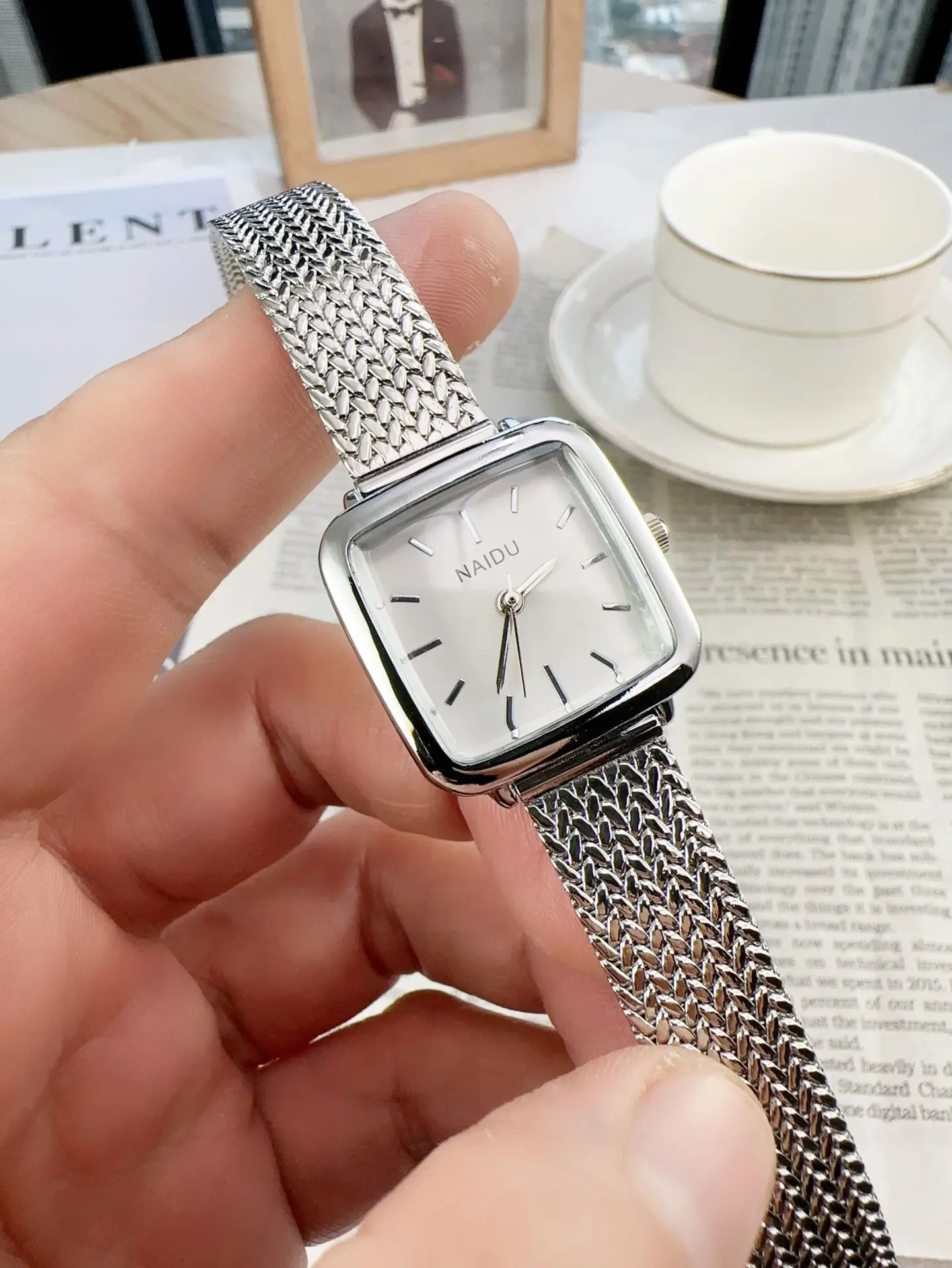 Watches For Woman Light Luxury Advanced Ladies Watches Simple Fashion Compact Dial Women's Quartz Watch Student Gift UTHAI