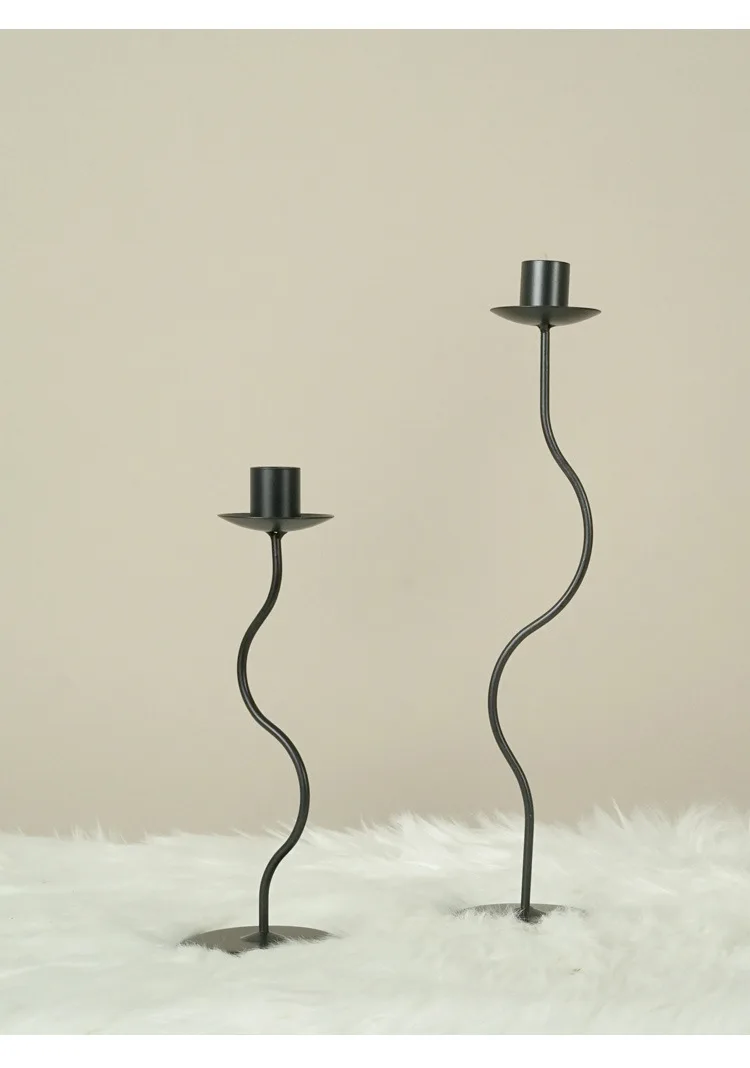 European Simple Metal Black Curved Candle Holder Creative Retro Wrought Iron Room Home Decoration Desktop Candle Stick Stand
