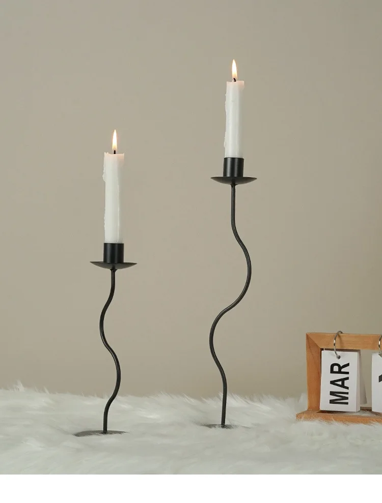 European Simple Metal Black Curved Candle Holder Creative Retro Wrought Iron Room Home Decoration Desktop Candle Stick Stand