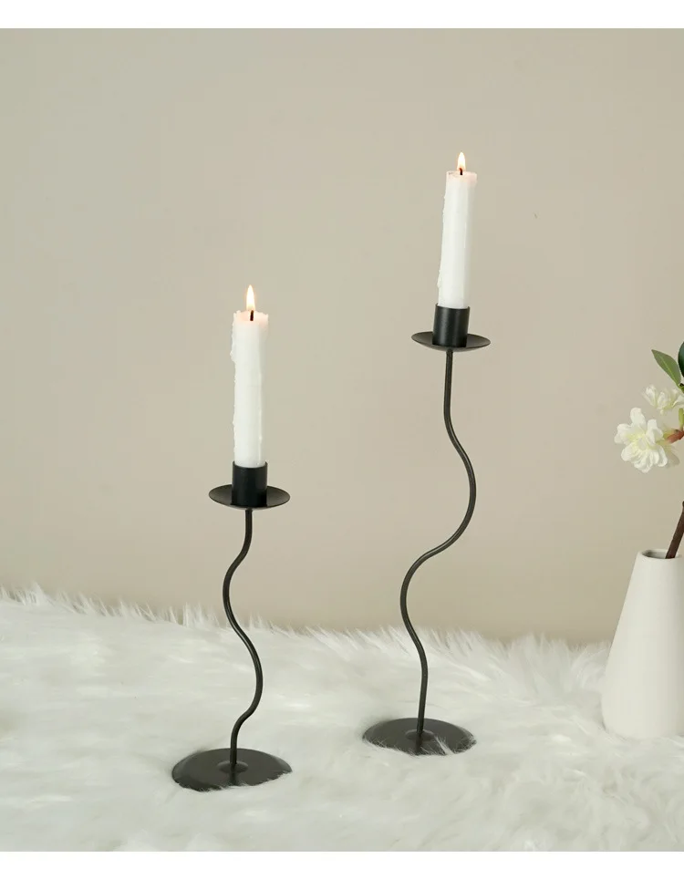 European Simple Metal Black Curved Candle Holder Creative Retro Wrought Iron Room Home Decoration Desktop Candle Stick Stand