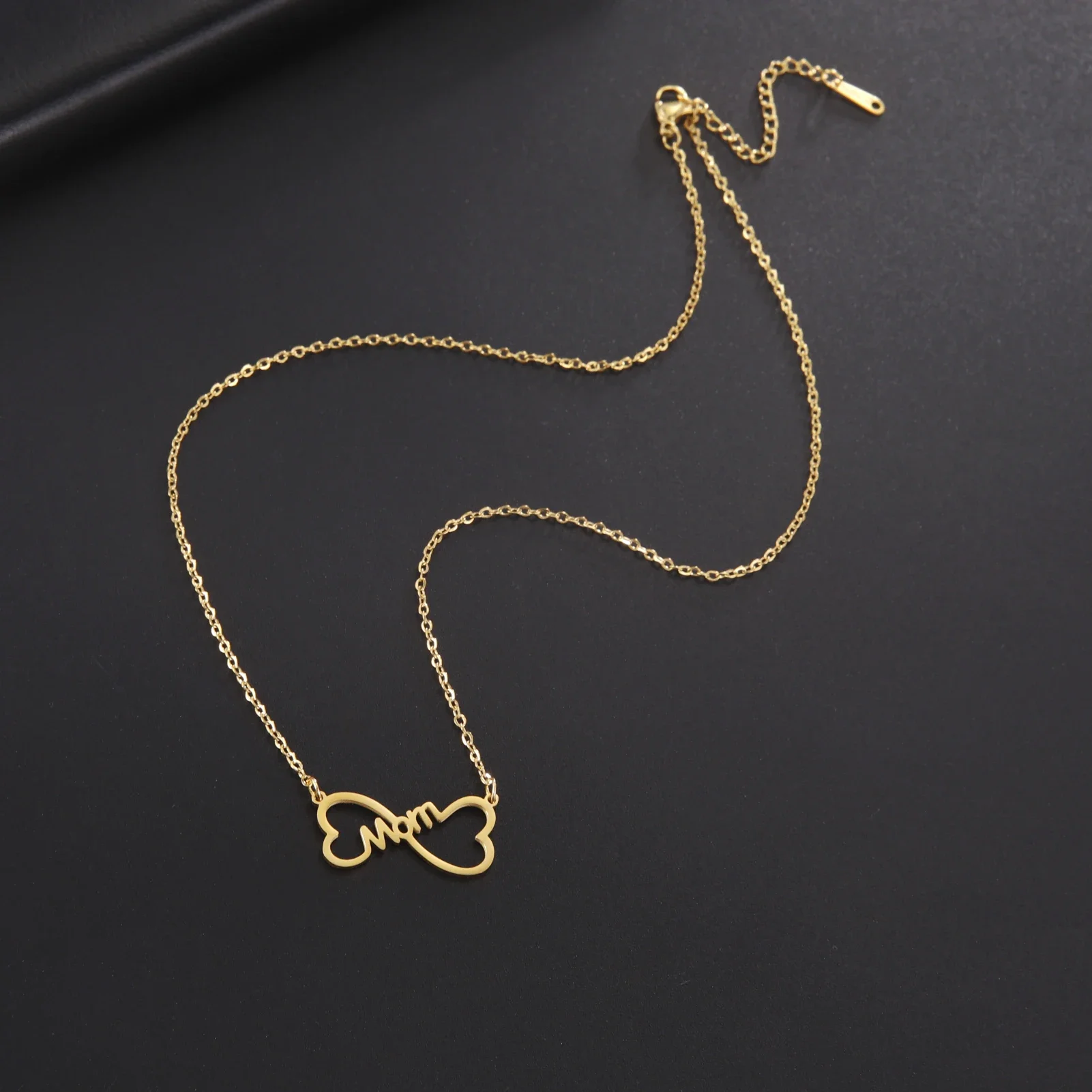 Skyrim Mama Letter Pendant Necklace for Women Stainless Steel Neck Chain Choker Trendy Family Jewelry Mother's Day Gift for Mom