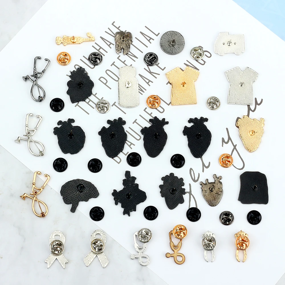 30 Styles Medical Enamel Brooch Syring Heart Stethoscope Pins for Nurse Doctor Cartoon Lovely Backpack Lapel Badge Jewelry Gifts