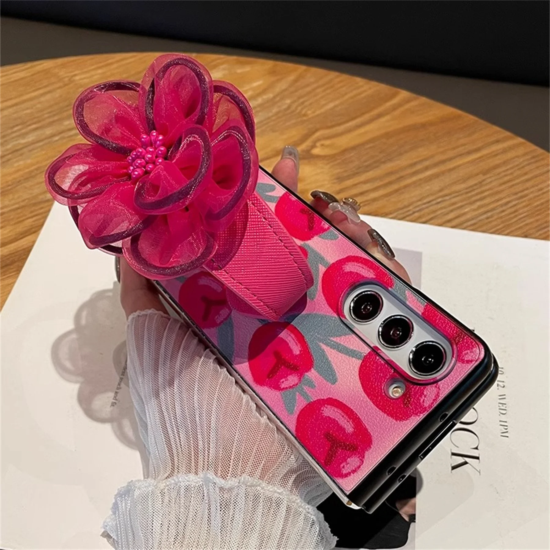 New Korean Full Screen Tulip Case with Flower Wrist Strap for Samsung Galaxy Z Fold8 Ultra Fold8 Wide ZFold7 Fold 6 Fold 5 Cover
