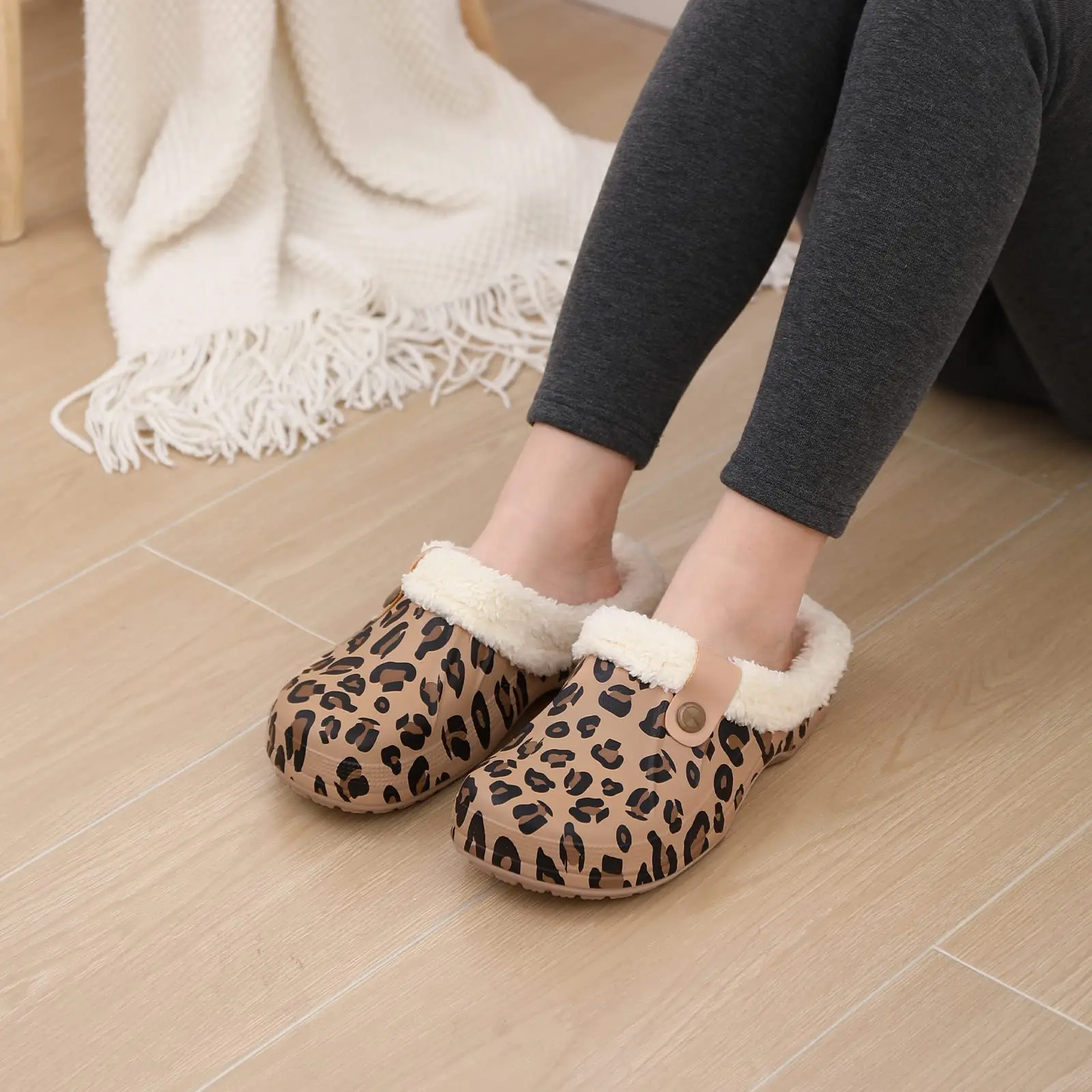 Litfun Winter Plush Garden Shoes Women Fur Clogs Slippers Men Soft Furry Waterproof Slippers Outdoor New Cozy Fuzzy Home Slipper
