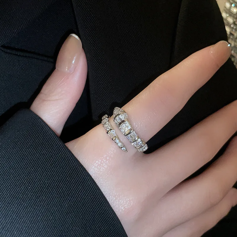 Versatile Fashion Trendy Snake Shaped Opening Rings for Women High-end Exquisite Zircon Adjustable Rings Jewelry Accessories