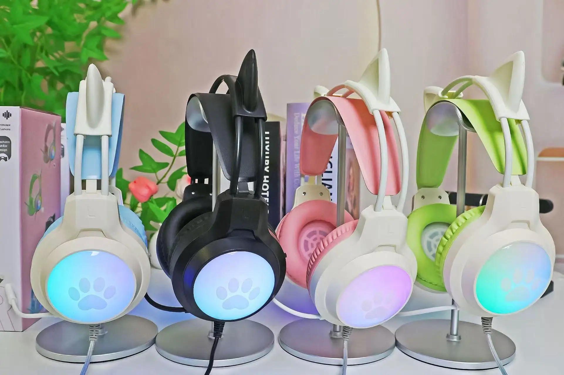 SOYTO Wired Gaming Headphones Detachable Cat Ears RGB Color Lighting with Clear Mic Soft Cushion ForComputer Game Live Streaming