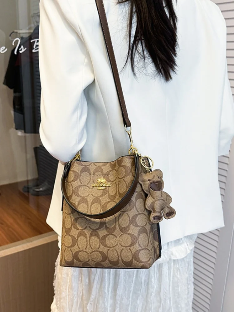 Fashionable style, elegant and luxurious handbag in the shape of a bucket, versatile and suitable for all occasions, single-shou