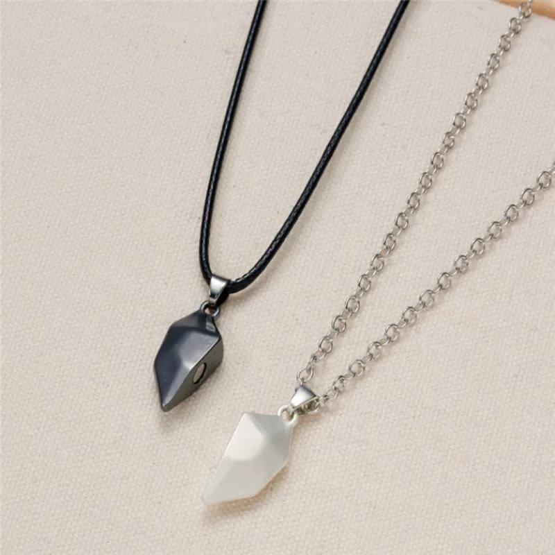 Love Magnet Couple Color Matching Necklace Simple Creative Wishing Stone Heartbreak Stitching-2 Pendant Men and Women