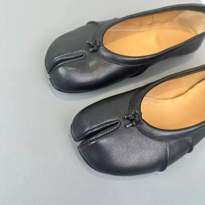 Fashion Hot PU Leather Tabi Shoes Women Handmade Women Flats High Quality Shoes Luxury Design Split-Toe Mules Shoes