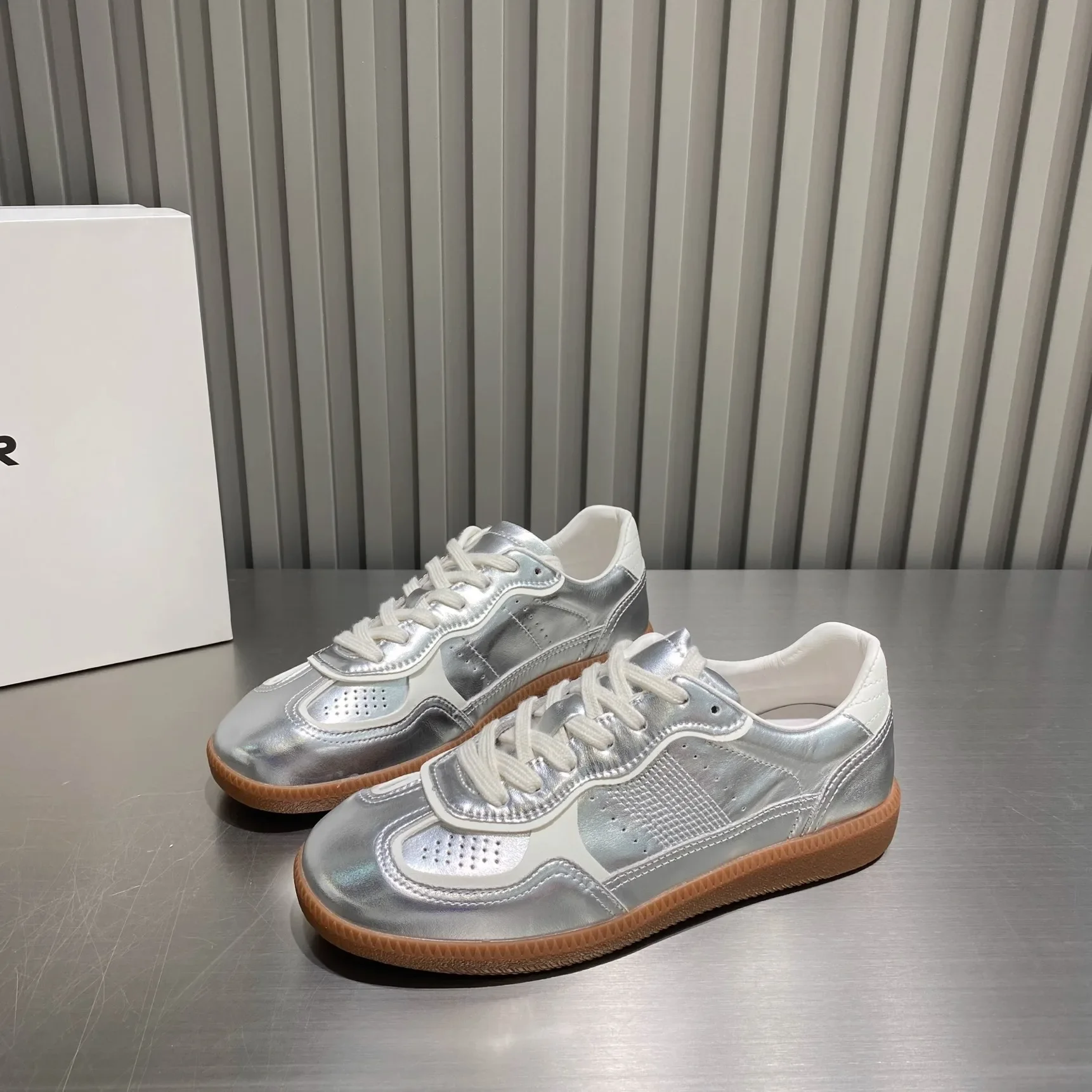 2024 Summer New Women's Outdoor Walking Shoes Leisure Sports Round Head Sewing Fashion Tennis Sneakers Light Running Trainers