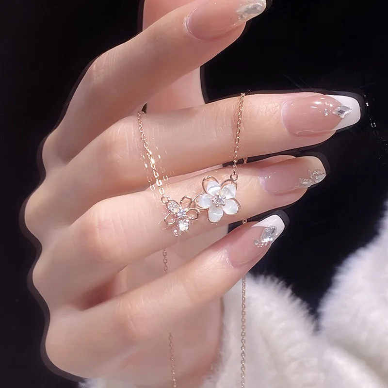 Luxury Shiny Sakura Pendant for Women Fashion Trendy Stereoscopic Flower Necklace High Quality Jewelry Women