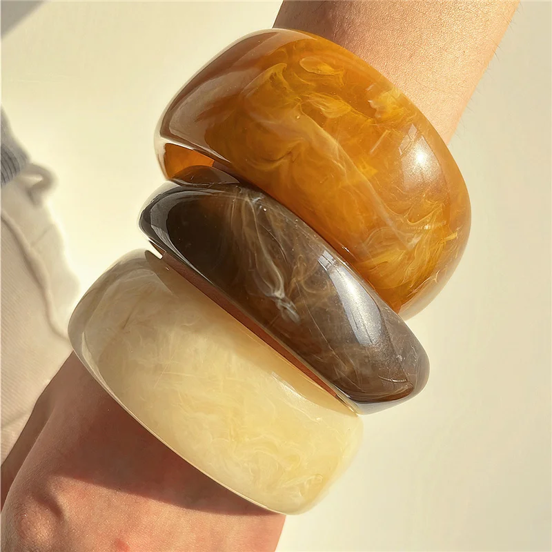 HUANZHI 3Piece Vintage Brown Geometric Resin Bracelet Set Exaggerated Different Shapes Wide Thick Stacked Wear Jewelry