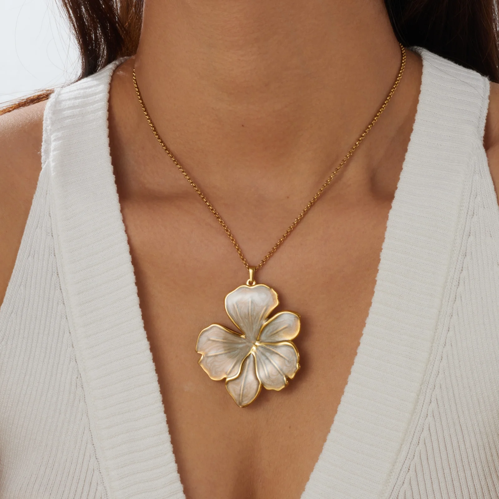 DIEYURO 316L Stainless Steel Light Luxury Golden White Enamel Flower Pendant Necklace For Women Classic Non-fading Neck Chain