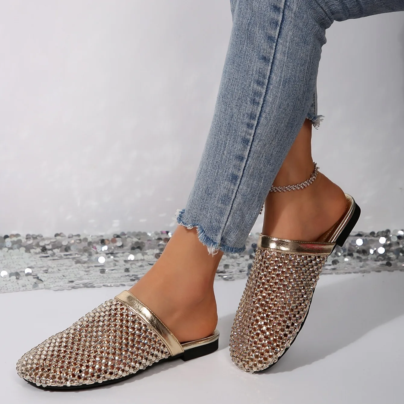 Women-Slippers-Summer-2025-New-Luxury-Brand-Slippers-Lightweight-Round-Head-Shoes-Water-Diamond-Large-Flat-Sandals-Slides-Women