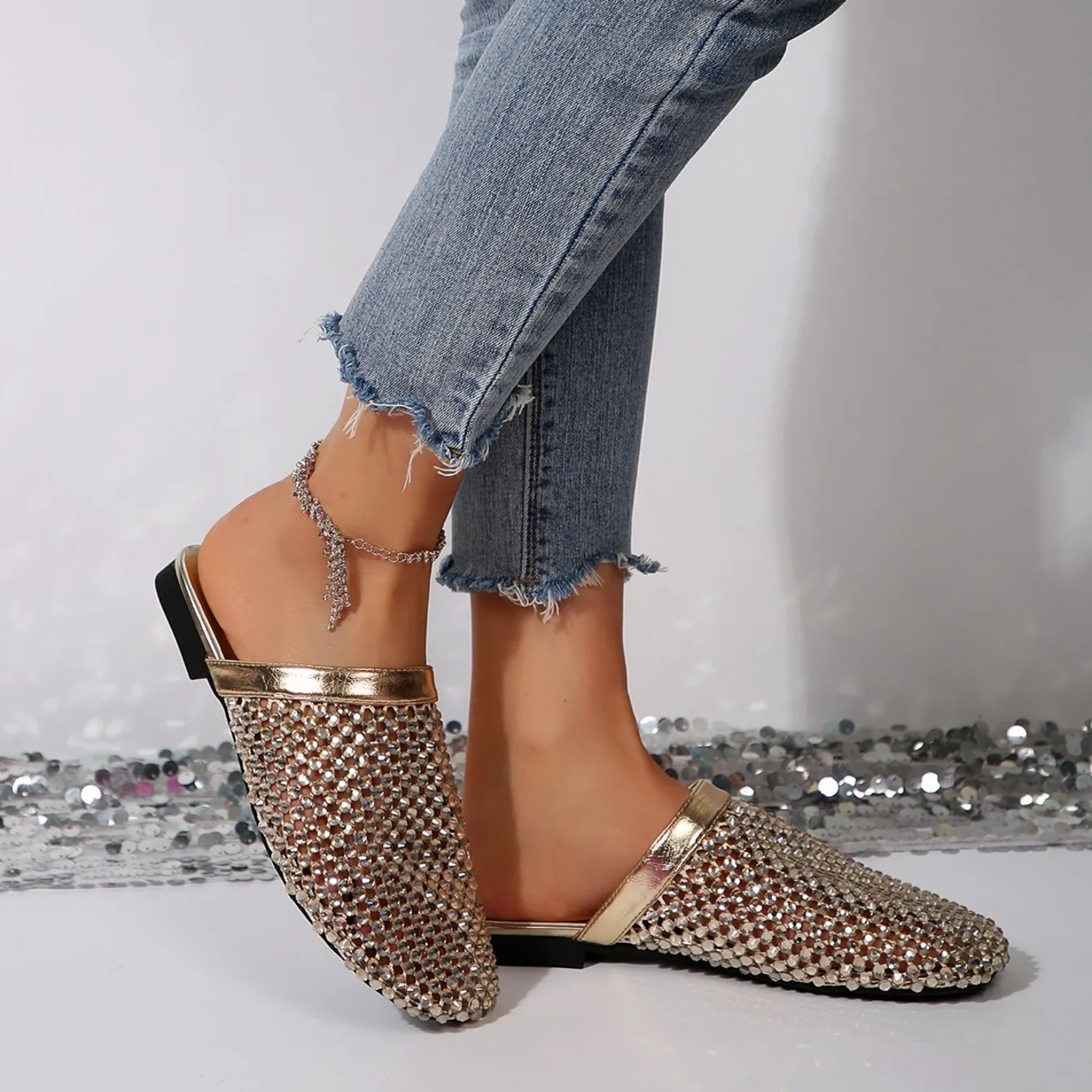 Women-Slippers-Summer-2025-New-Luxury-Brand-Slippers-Lightweight-Round-Head-Shoes-Water-Diamond-Large-Flat-Sandals-Slides-Women