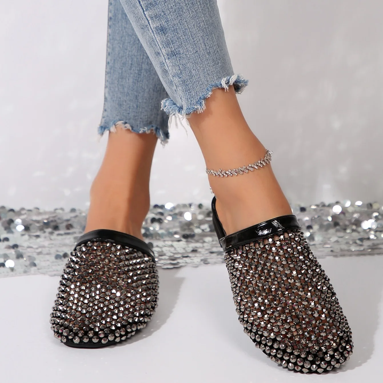 Women-Slippers-Summer-2025-New-Luxury-Brand-Slippers-Lightweight-Round-Head-Shoes-Water-Diamond-Large-Flat-Sandals-Slides-Women