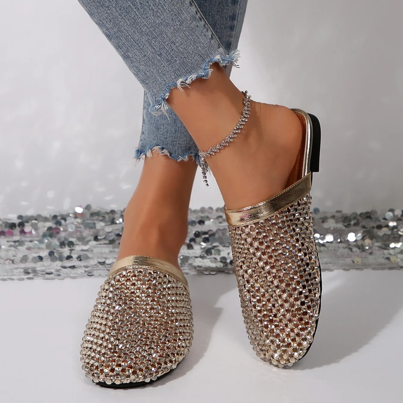 Women-Slippers-Summer-2025-New-Luxury-Brand-Slippers-Lightweight-Round-Head-Shoes-Water-Diamond-Large-Flat-Sandals-Slides-Women