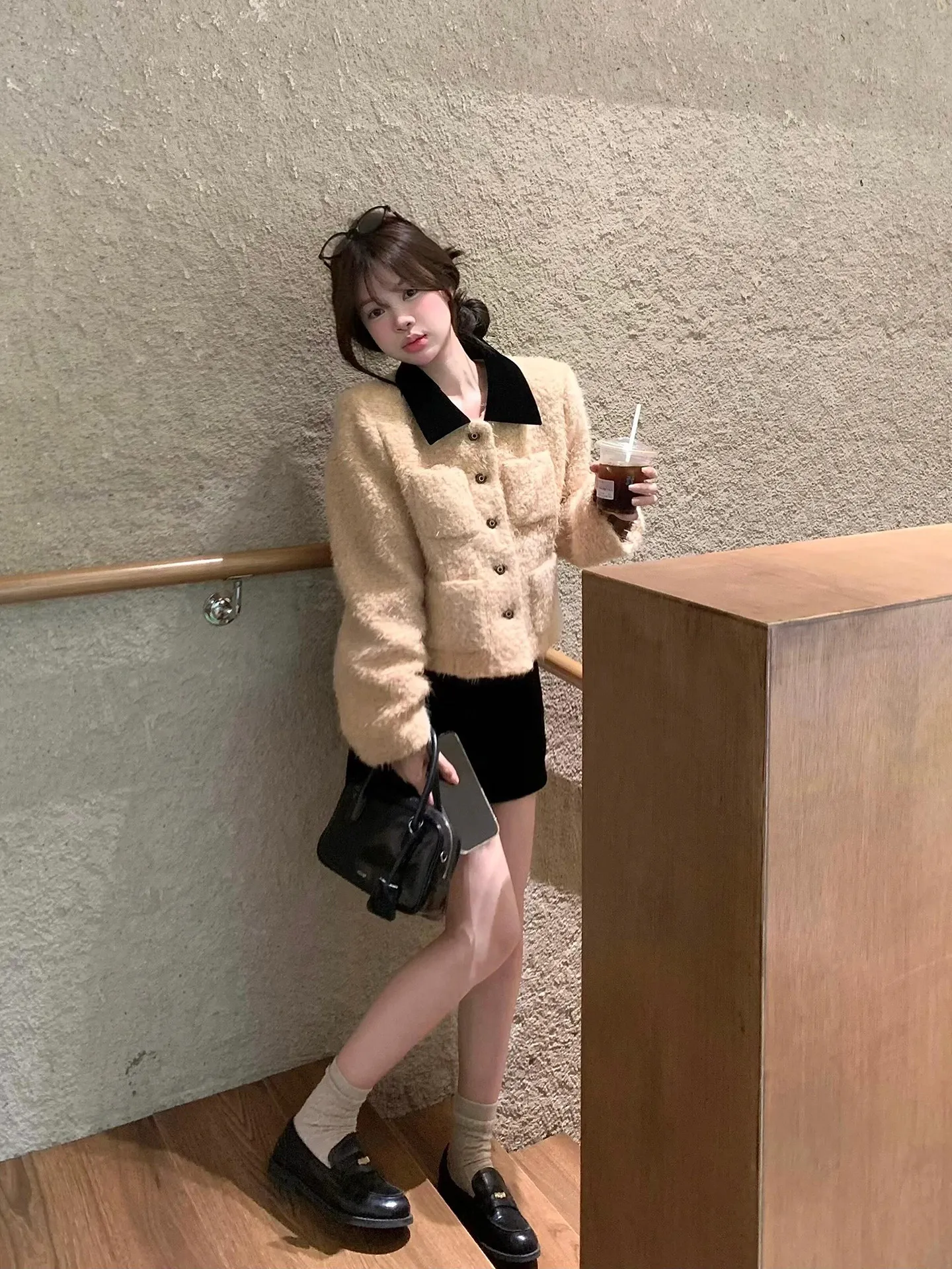 French Camel Faux Lamb Short Jacket for Women Winter Thick Warm Outerwear Female Color Block Turndown Collar Jacket with Pockets