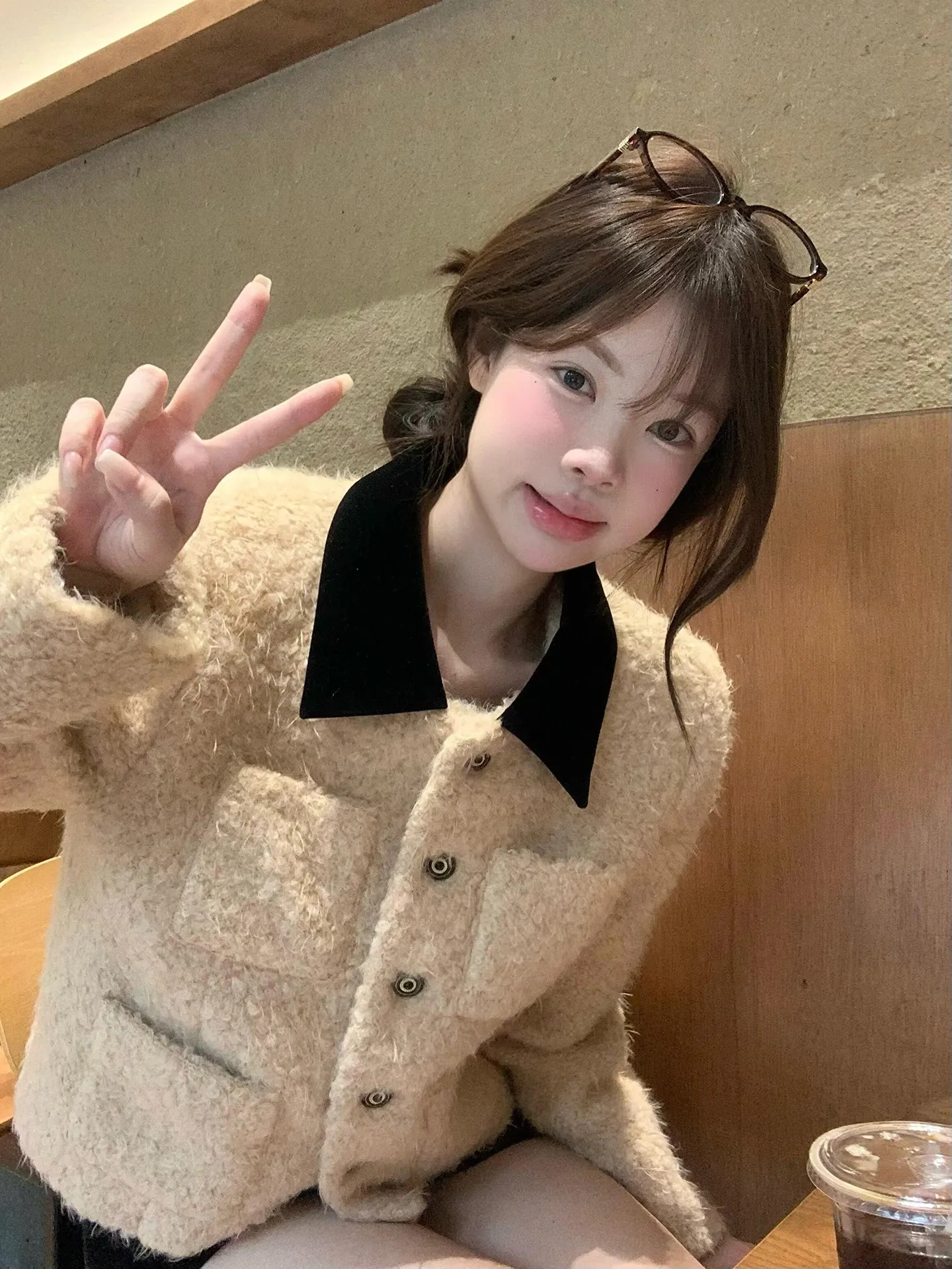French Camel Faux Lamb Short Jacket for Women Winter Thick Warm Outerwear Female Color Block Turndown Collar Jacket with Pockets